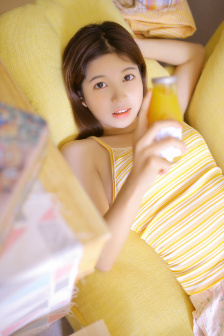 小叔子從后面抱住女主電視劇