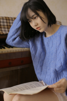 雙腿張開被9個男人調教