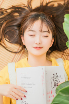 男人一邊吻奶一邊弄進去的視頻