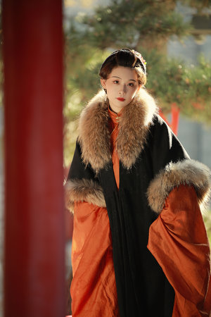 我被帶到滿是玩具的房間挑調游戲