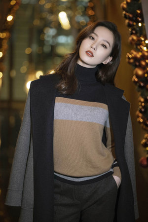 一個上面添一個日下句是什么