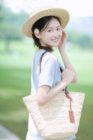 甜美的年輕狐貍