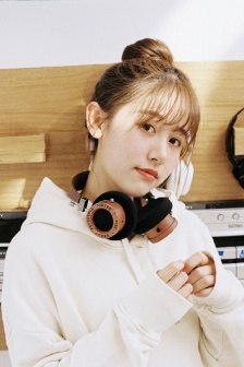 男生把困困塞到女生困困里