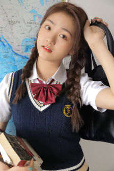 女子赤裸上半身檢查時遭護士闖入