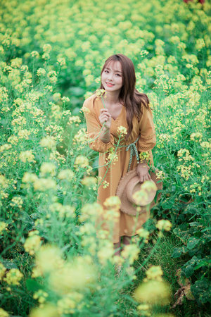 兩腿間的肉瓣被吸得腫了