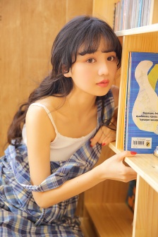 《黏糊糊的她》免費觀看全集