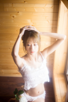 嬌妻和單男第一次嘗試3p