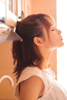 兩腿間的肉瓣被吸得腫了