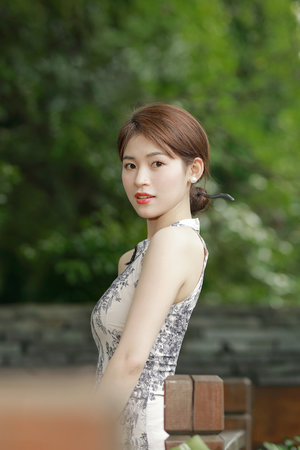 女同桌熟睡摸她胸好軟