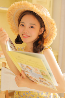 摸著鄰居豐滿少婦的奶