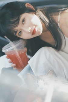 黑寡婦巢1976年美國電影