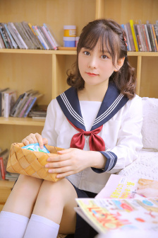 男同桌上課時狂揉我下面污文