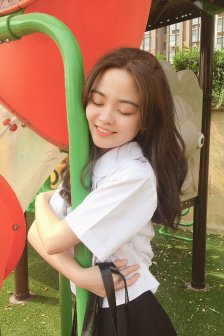 日本老師脫裙子打屁股視頻