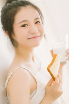 共享女兒小詩1～10章的背景資料