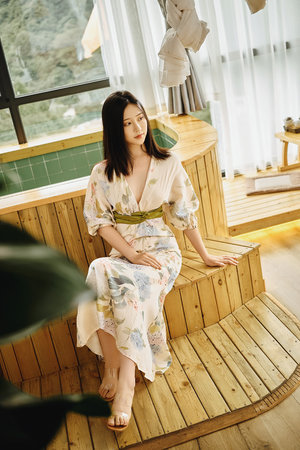 裸體美女洗澡脫得精光