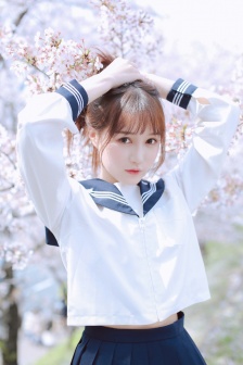 公交車被兩根粗大同進同出