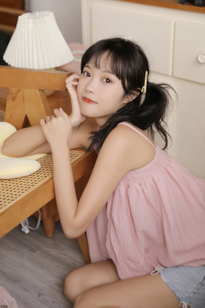 親嘴還扔衣服親脖子